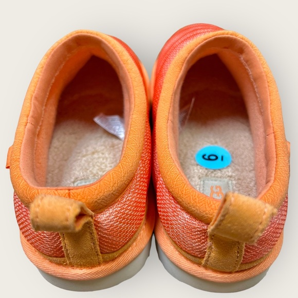 NEW! UGG Junior/Women’s slip on sandals. Neon Orange. Soft cushioned comfortable - Picture 4 of 12